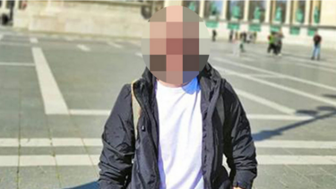 Ακρωτηρίασαν το πόδι του αστυνομικού που τραυματίστηκε από τη φωτοβολίδα