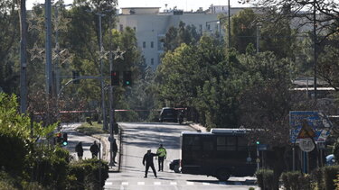 Τι σηματοδοτεί η ανάληψη ευθύνης για τον εκρηκτικό μηχανισμό έξω από την έδρα των ΜΑΤ