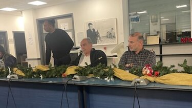 Διαμαρτυρία στο Δημοτικό Συμβούλιο Πλατανιά για την αύξηση των τελών