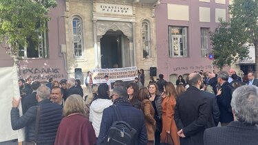 Με πανό και συνθήματα στους δρόμους για το φορολογικό νομοσχέδιο