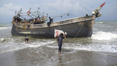 Ινδονησία: Πάνω από 100 πρόσφυγες Ροχίνγκια έφτασαν στη χώρα