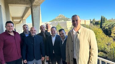 Με τον ΓΓ του Υπουργείου Τουρισμού εκπρόσωποι των ιδιοκτητών τουριστικών μίνι bus