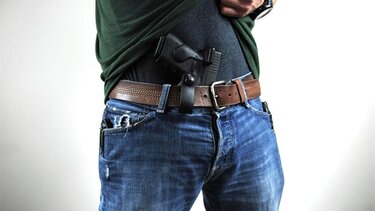 "Καθεστώς" το... όπλο στο ζωνάρι - Φρουρούμενος ο 22χρονος μετά τον καυγά στο Ρέθυμνο