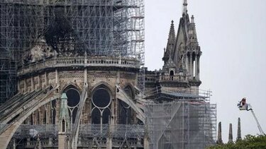 Κίνδυνος να διακοπούν οι εργασίες ανοικοδόμησης της Παναγίας των Παρισίων λόγω χρήσης μολύβδου