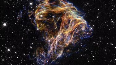 Ρεβεγιόν πρωτοχρονιάς για το Hubble με κοσμικά πυροτεχνήματα -Βίντεο