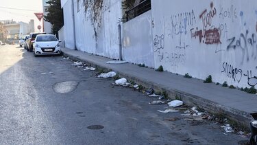 Μια κεντρική οδική αρτηρία ... σκουπιδότοπος