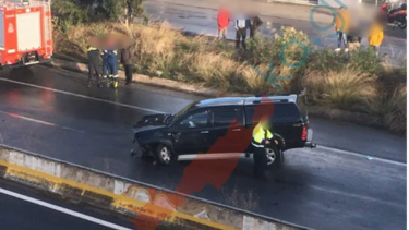 Σοβαρό τροχαίο στο ΒΟΑΚ - Αγροτικό "έπεσε" σε διαχωριστικό στηθαίο