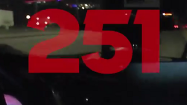 Αδιανόητο video: Οδηγός τρέχει με ταχύτητα 250 χιλιόμετρα την ώρα!