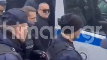 Μπελέρης: Με χειροπέδες και φρουρούμενος στην ταφή της γιαγιάς του 