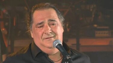 Η συγκλονιστική ιστορία του τραγουδιού που ο Βασίλης Καρράς είπε μία μόνο φορά