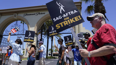 Οι ειδήσεις που κυριάρχησαν στη showbusiness το 2023