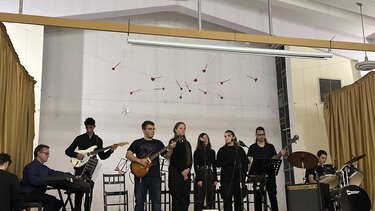 Χριστουγεννιάτικη γιορτή από τους μαθητές των σχολείων της Χερσονήσου