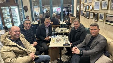 Στο Ηράκλειο με εκλεκτή παρέα σε εκλεκτό μέρος ο Κύρος Βασάρας