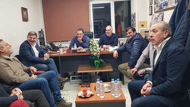 Η συνάντηση με τα εργατικά σωματεία και η... ΑΕΚ