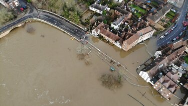 Βρετανία: Εκατοντάδες σπίτια εκκενώθηκαν λόγω των πλημμυρών