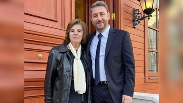 Μαζί με τη μητέρα του και το γιο του στο Φανάρι ο Ανδρουλάκης!