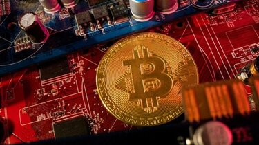 Bitcoin: Εσπασε το φράγμα των 45.000 δολαρίων μετά από 21 μήνες