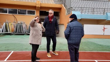 Ανύπαρκτα πεζοδρόμια ... κίνδυνος για τους μαθητές