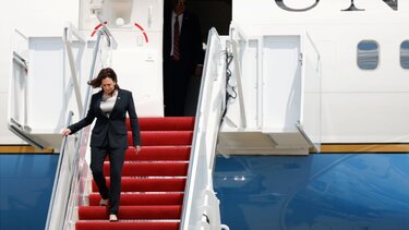  ΗΠΑ: Το αεροσκάφος της αντιπροέδρου Χάρις εξετράπη εξαιτίας κακοκαιρίας