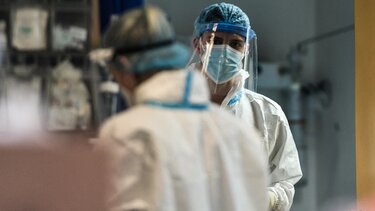 Για νοσηλεία 3 ημερών χρεώθηκαν 150 βελόνες και 250 σύριγγες