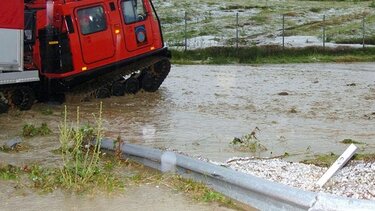 Συνεχίζονται για 13η ημέρα οι έρευνες για τον οδηγό που παρασύρθηκε από ορμητικά νερά χειμάρρου