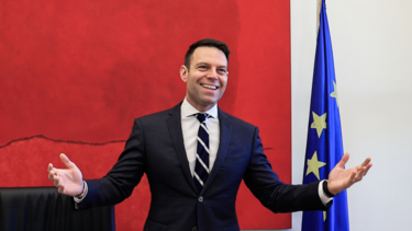 ΣΥΡΙΖΑ: Ο νικητής του φλουριού και το δώρο