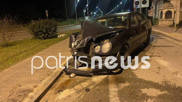 Έχασε τον έλεγχο του αυτοκινήτου και έπεσε πάνω σε στύλο ηλεκτροφωτισμού