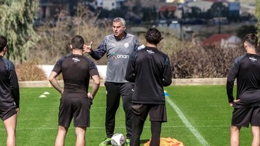 Δέλλας στους παίκτες: "Βγάλτε από μέσα σας ό,τι σας βαραίνει"