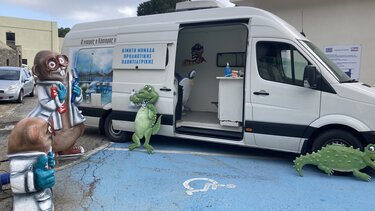 Με επιτυχία συνεχίζει τις... περιοδείες του ο «γιατρός ο Κάστορας» 