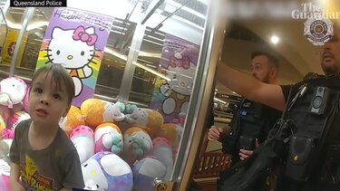 Τρίχρονο "τρύπωσε" σε μηχάνημα με λούτρινα!