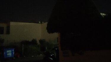 Εδώ και μήνες περιμένουν για μια λάμπα οδοφωτισμού