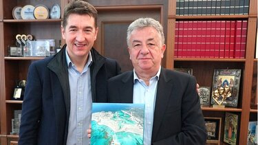 "Τρία πράγματα είδα να μην αλλάζουν στην Ελλάδα, ένα είναι ο Αρναουτάκης"! - Ποιος το είπε;