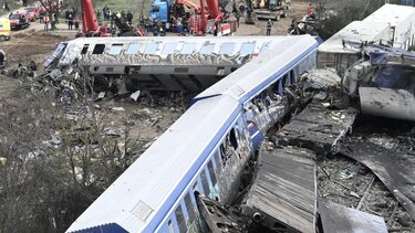 Ο Κουτσούμπας παρέδωσε στον Άρειο Πάγο το πόρισμα του ΚΚΕ για τα Τέμπη