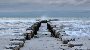 "Το Υπουργείο Οικονομικών καταργεί τη ζώνη παράκτιας προστασίας!"