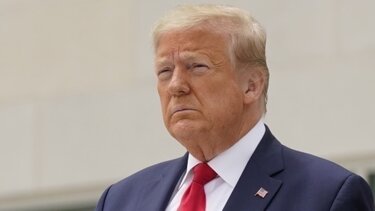 Δίκη Τραμπ: Απαλλάχθηκε μία ένορκος μετά τη διαρροή της ταυτότητάς της στον Τύπο