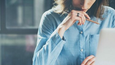 Πόσοι Έλληνες θα παραιτούνταν, αν έπρεπε να γυρίσουν στο γραφείο