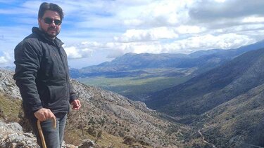 Η αντίδραση για τις ανεμογεννήτριες ... σε στίχους!