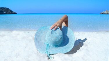 Πώς κάνουν διακοπές οι Έλληνες Gen Z, Millennials και Baby Boomers