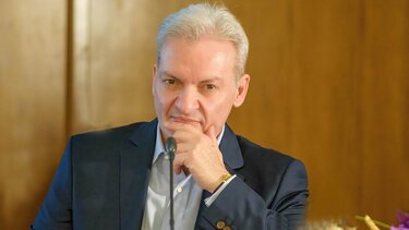 "Παγώνει" την κοινοποίηση των προστίμων αυθαιρέτων και αναζητά λύση ο Αλέξης Καλοκαιρινός