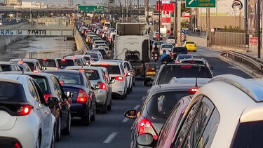 Φορτηγό εξετράπη της πορείας του – Κυκλοφοριακό χάος στον Κηφισό