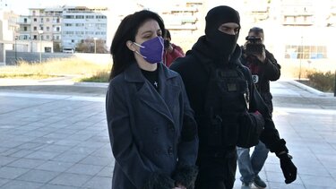 Ξεσπά η 12χρονη της υπόθεσης του Κολωνού: "Γιατί με αφήσατε μόνη, που είναι η μαμά μου;"