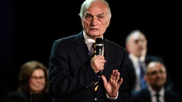 Χωρίς σημάδια βελτίωσης ο Μανώλης Μαυρομμάτης και η σύζυγός του - Παραμένουν σε κρίσιμη κατάσταση 