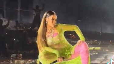 Η "βαρετή εμφάνιση" της Ριάνα που στοίχησε μια μικρή περιουσία στους δισεκατομμυριούχους 