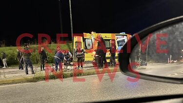 Έχασε τον έλεγχο της μοτοσικλέτας και κατέληξε στο φανάρι! Δείτε φωτογραφίες