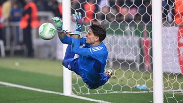 Conference League: Ο τρομερός Τζολάκης έστειλε τον Ολυμπιακό στους «4»!