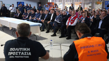 Η πραγματικότητα της μεγάλης φωτιάς στον Ναύσταθμο καθυστερεί την έναρξη του "Μίνωα"