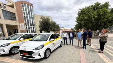 Ο Δήμος Μαλεβιζίου παρέλαβε δύο νέα οχήματα για τις ανάγκες του προγράμματος του Βοήθεια στο Σπίτι