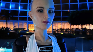 Η Sophia, το ρομπότ, έρχεται στην Κρήτη και θέλει να πάει στην Κνωσό!