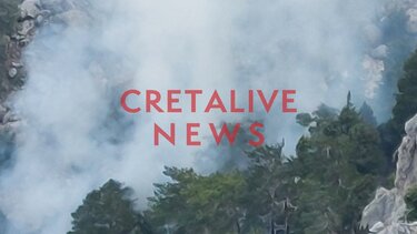 Φωτιά σε δυσπρόσιτο σημείο στο Φαράγγι της Σαμαριάς - Μεγάλη επιχείρηση της πυροσβεστικής