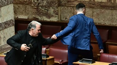 Στα δικαστήρια ο Φλώρος για να απολογηθεί - Αρνείται ότι γρονθοκόπησε τον Γραμμένο